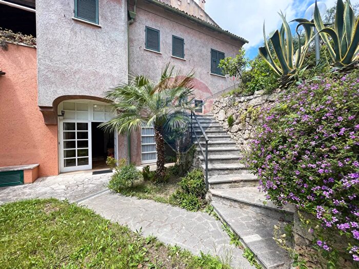 Appartamento quadrilocale in vendita in Via Flavio Gioia, Finale Ligure