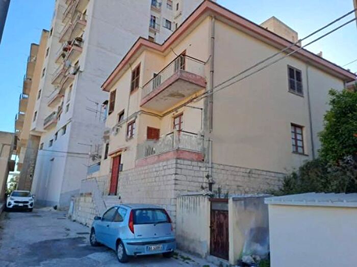 Appartamento trilocale in vendita in Via Quintino Sella, Modica