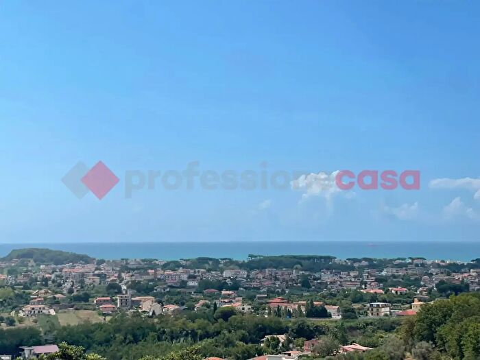 Appartamento trilocale in vendita in Via Antonio Sebastiani, Minturno