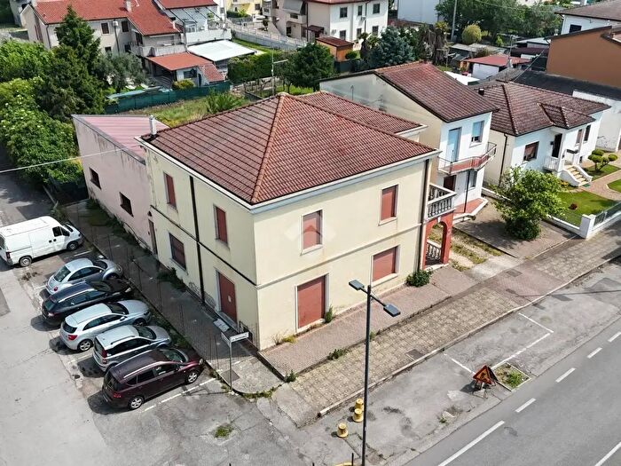 Casa quadrilocale in vendita in Via XX Settembre, Ronco AllAdige
