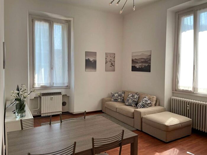 Appartamento trilocale in affitto in Via Savona, Solari, Milano