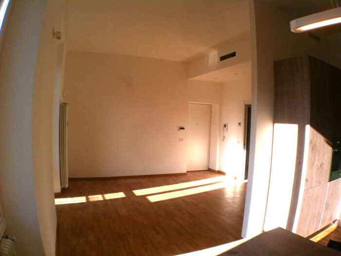 Appartamento trilocale in affitto in Viale Piceno, Plebisciti Susa, Milano