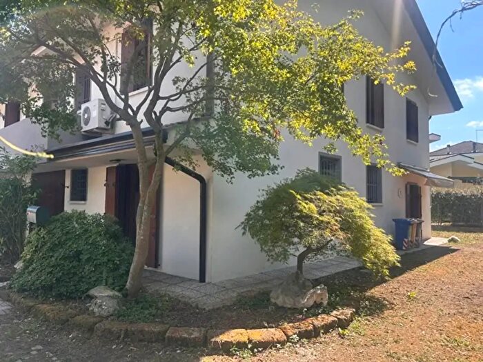 Casa trilocale in vendita in Via Vittorio Veneto, Resana