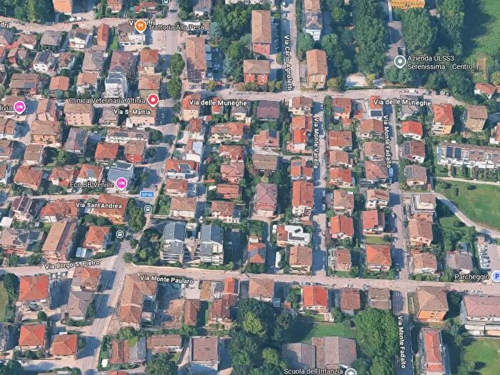 Appartamento con 6 locali in vendita in Via Monte Varella, Venezia