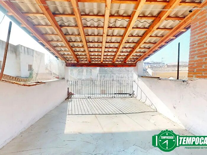 Casa con 5 locali in vendita in Valenza