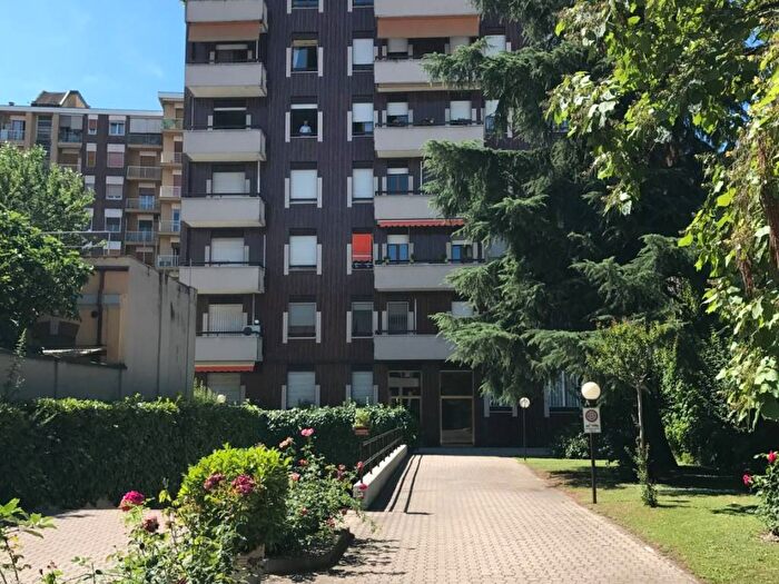 Appartamento trilocale in affitto in Via Pier Candido Decembrio, Lodi Brenta, Milano