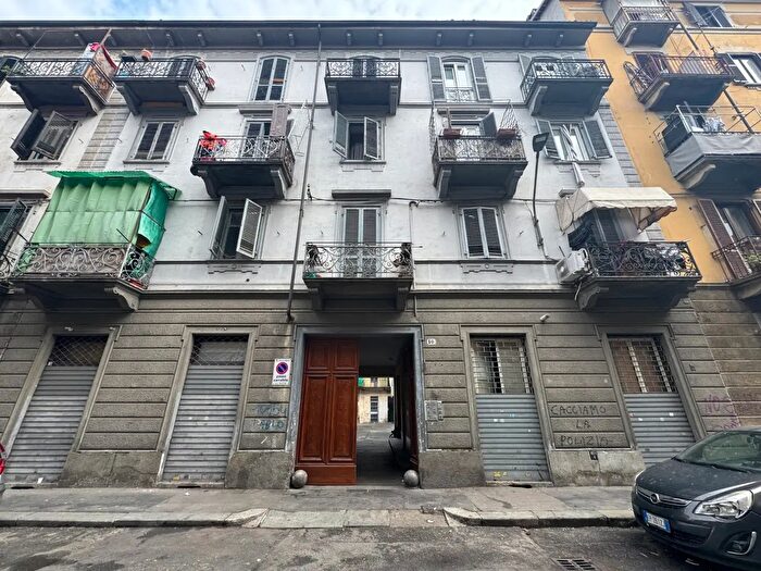 Appartamento bilocale in vendita in Via Bra, Torino