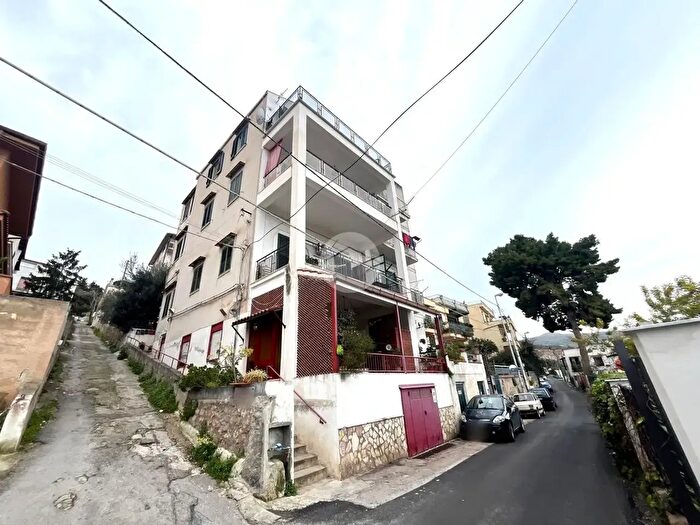 Appartamento quadrilocale in vendita in Via Baracca Francesco, Palermo