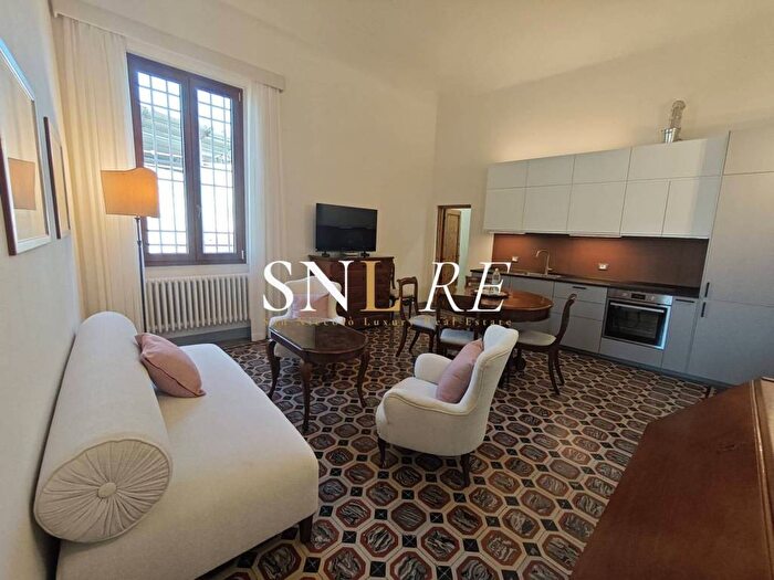 Appartamento con 5 locali in affitto in Piazza di Santa Maria Novella, Santa Maria Novella, Firenze