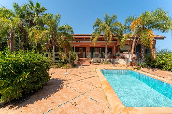 Casa con 12 locali in vendita in Via Timparosa, Aci Castello