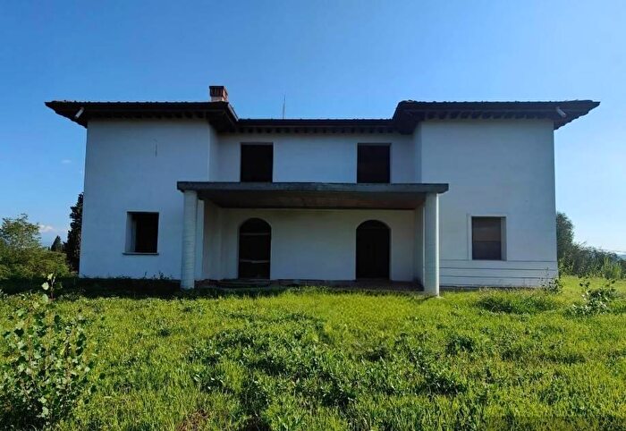 Casa con 6 locali in vendita in Fucecchio