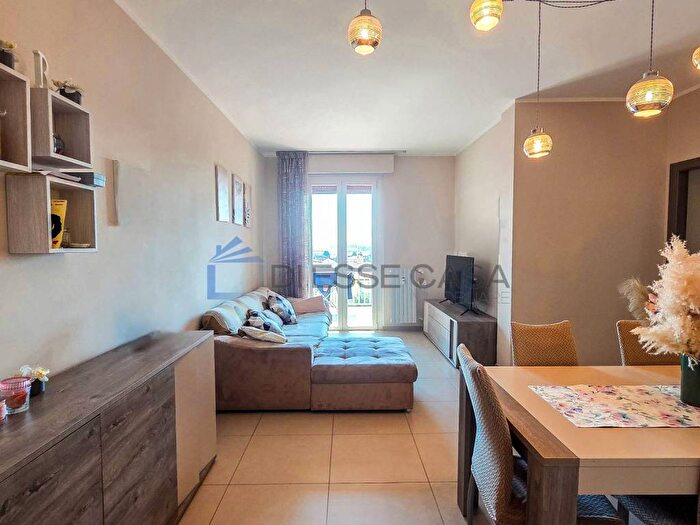 Appartamento trilocale in affitto in Via Cesare Battisti, Semicentro, Paderno Dugnano