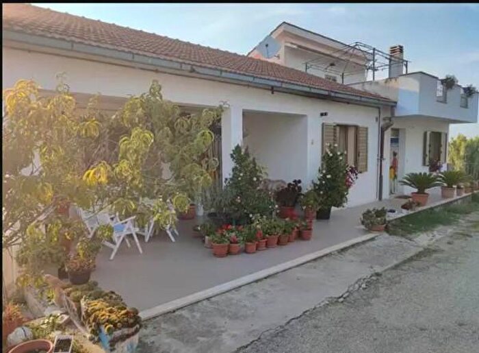 Casa con 6 locali in vendita in Strada Comunale Vallita, Monteodorisio