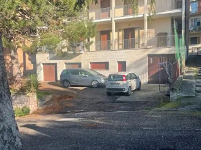 Appartamento quadrilocale in vendita in Via Lorenzo Perosi, Assisi