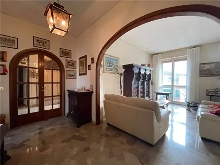 Appartamento con 6 locali in vendita in Firenze