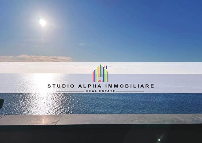 Appartamento con 6 locali in vendita in Piazza degli Ulivi, Arenzano