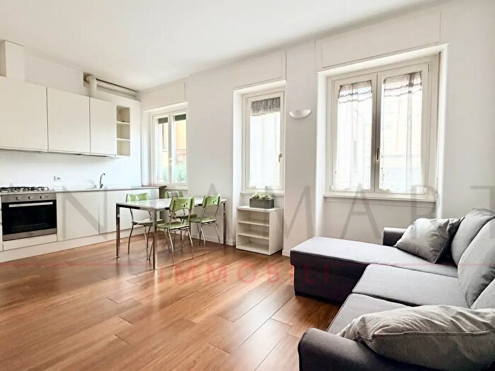 Appartamento trilocale in affitto in Via Lesmi, Milano