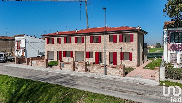 Casa quadrilocale in vendita in Via Naviglio, Copparo