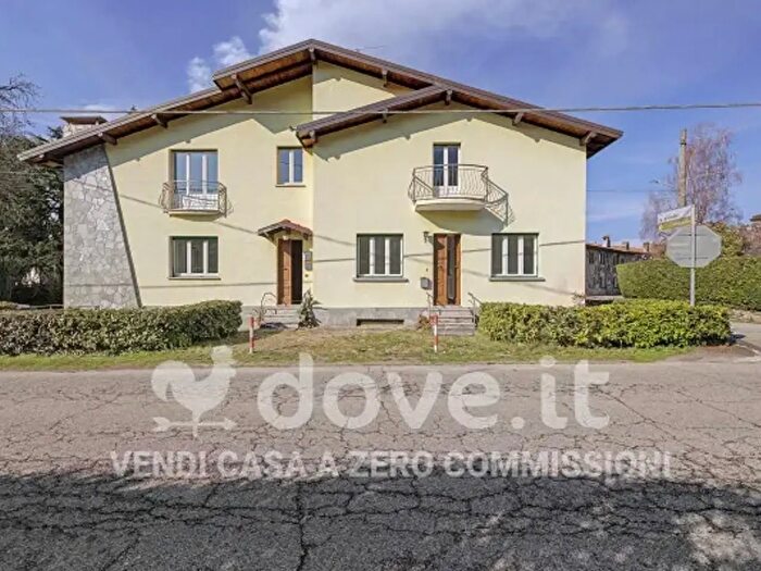 Casa con 5 locali in vendita in Via Reno, Laveno Mombello