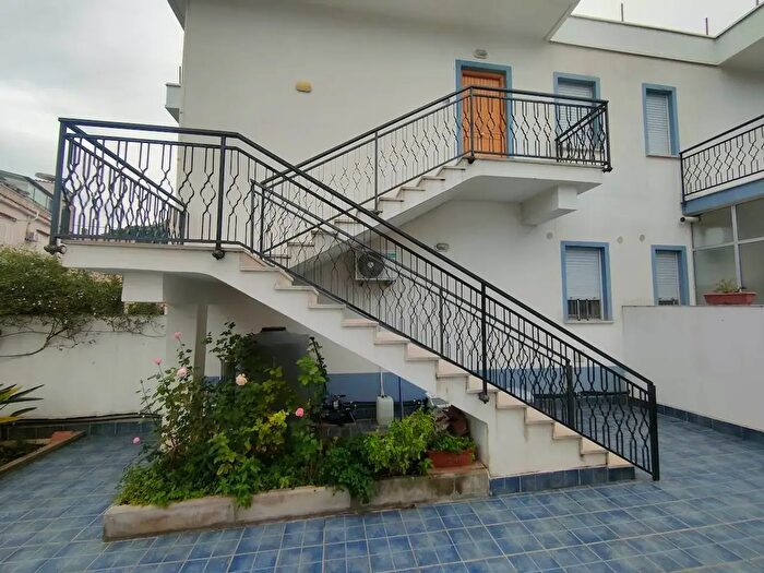 Appartamento quadrilocale in affitto in Via Saline, Palermo