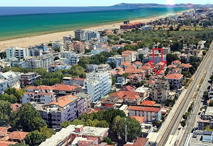 Casa con 8 locali in vendita in Viale Giacinto Martinelli, Rimini