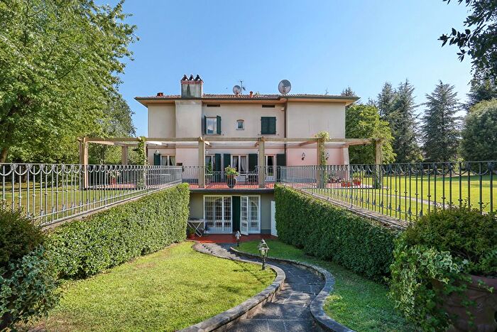 Casa con 7 locali in vendita in a del Cimitero, Capannori