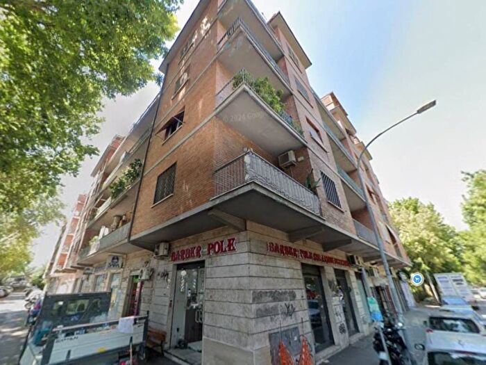 Appartamento quadrilocale in affitto in Piazzale Jonio, Conca dOro Valli, Roma