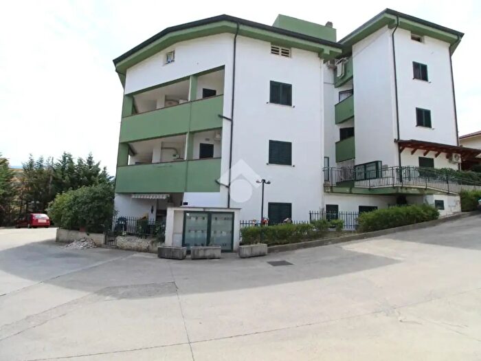 Appartamento trilocale in affitto in Via Salerni, Montalto Uffugo