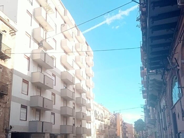 Appartamento trilocale in affitto in Via Pietro d'Aragona, Oreto Perez, Palermo