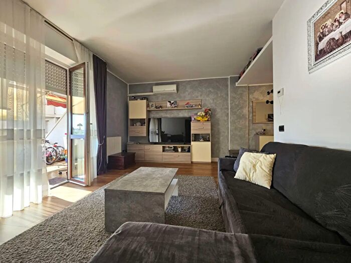 Appartamento trilocale in vendita in Lainate