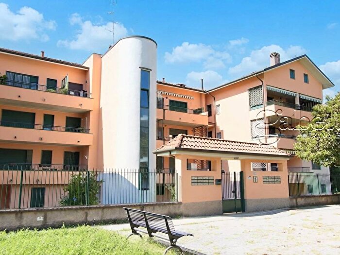 Appartamento trilocale in vendita in Via Toscanini, Pogliano Milanese