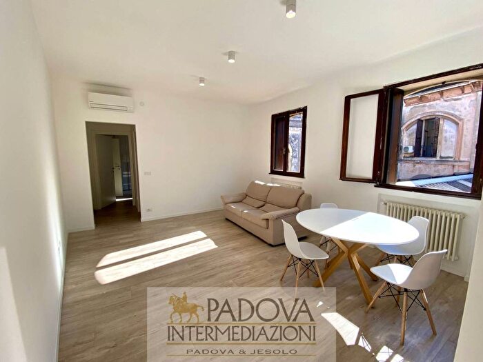 Appartamento bilocale in affitto in Piazze Duomo, Padova