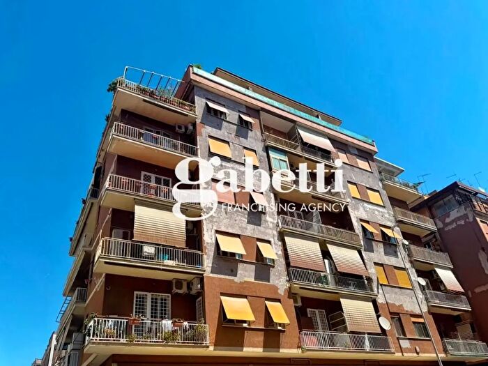 Appartamento trilocale in vendita in Via Giovanni Passerini, Roma