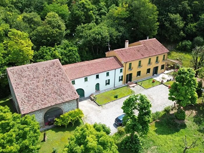 Casa quadrilocale in vendita in Via Banze, Baone