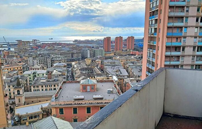 Appartamento con 6 locali in vendita in Via Tosa, Genova