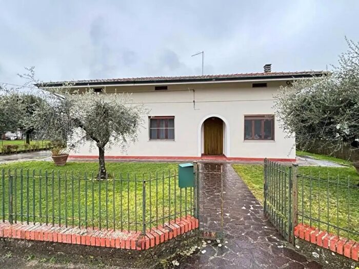 Casa quadrilocale in vendita in a Diaccio, Porcari