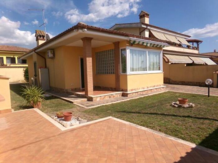 Casa quadrilocale in vendita in Via Saturno, Anzio