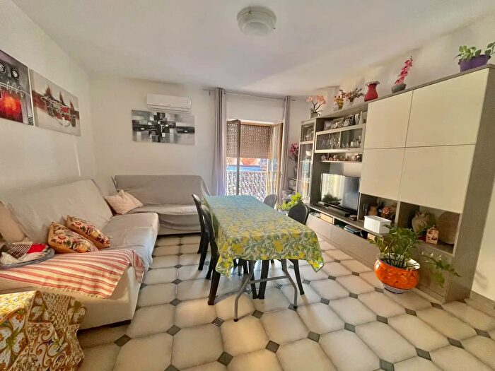 Appartamento trilocale in vendita in Via Plebiscito, Santo Stefano Di Camastra