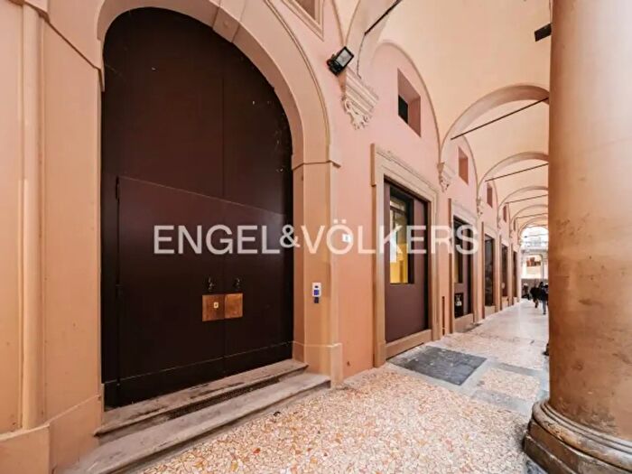 Appartamento monolocale in vendita in Via Altabella, Bologna