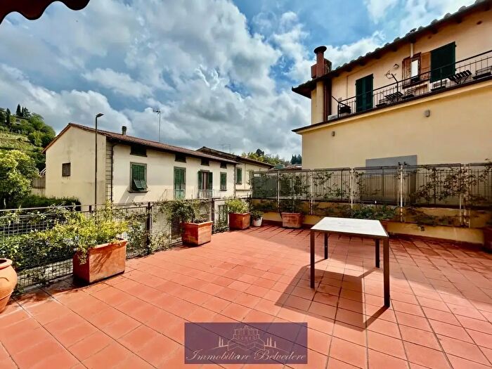Appartamento con 5 locali in vendita in Via Domenico Giuliotti, Greve In Chianti