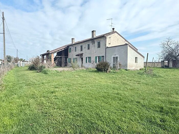 Casa con 10 locali in vendita in Via Torrano, Legnago