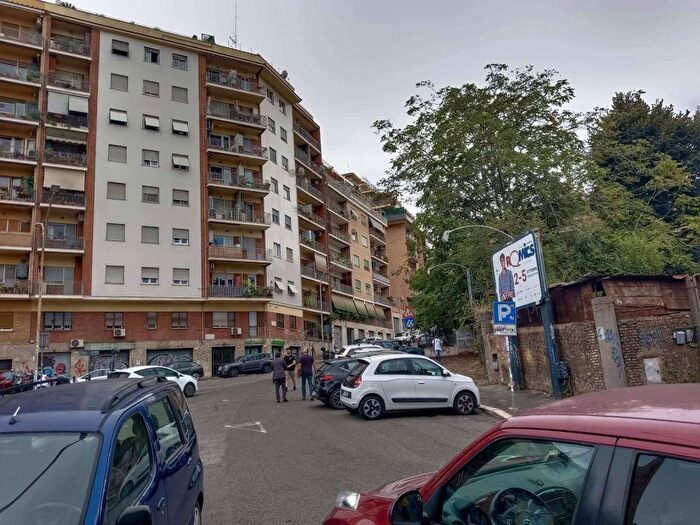 Appartamento trilocale in affitto in Via Laurentina, Marconi, Roma