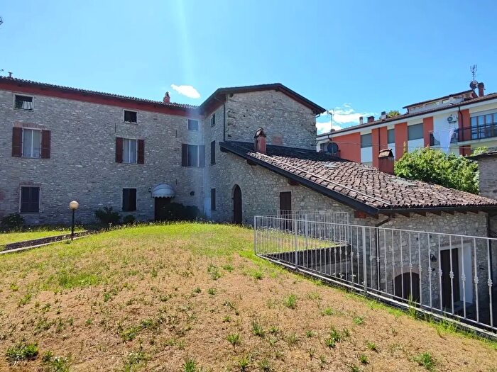 Appartamento bilocale in vendita in Via Trieste, Bettola