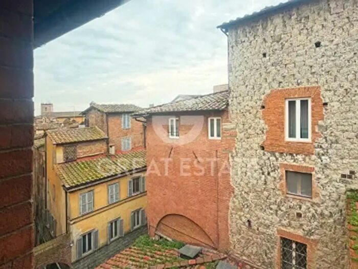 Appartamento con 6 locali in vendita in Il Campo, Siena