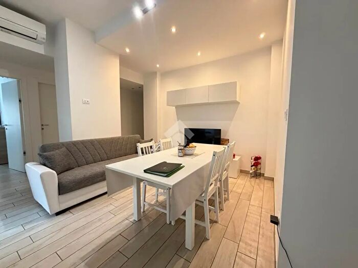 Appartamento in affitto in Appartamento Via Zanzur, Roma