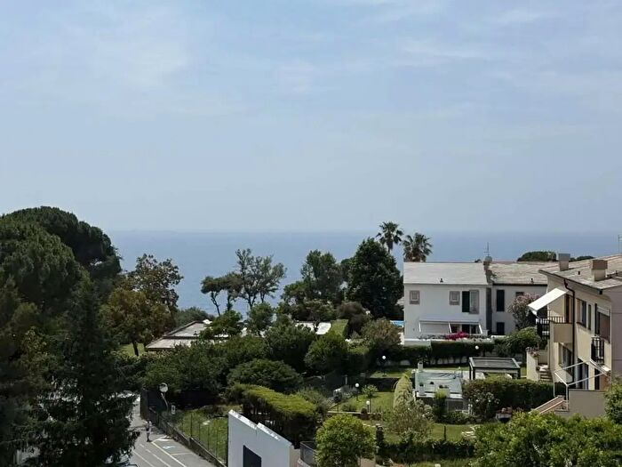Appartamento con 5 locali in affitto in Via della Pineta, Arenzano
