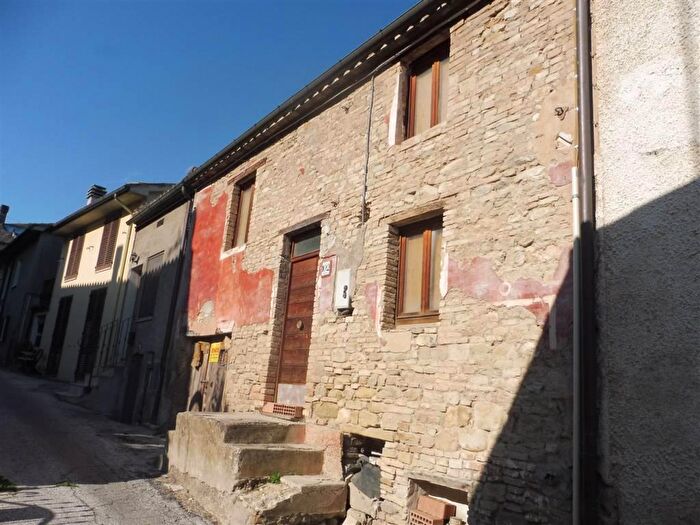 Casa con 5 locali in vendita in San Severino Marche