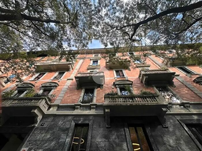 Appartamento quadrilocale in vendita in Via Fratelli Bronzetti, Milano