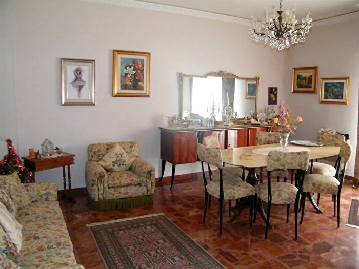 Appartamento con 6 locali in vendita in Giuseppe Verdi Sciacca, Sciacca