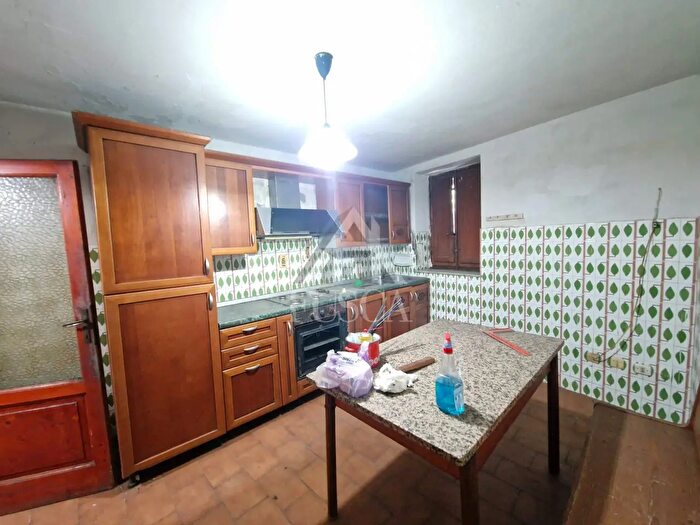 Casa con 8 locali in vendita in Via Nicolò Paganini, Lucca